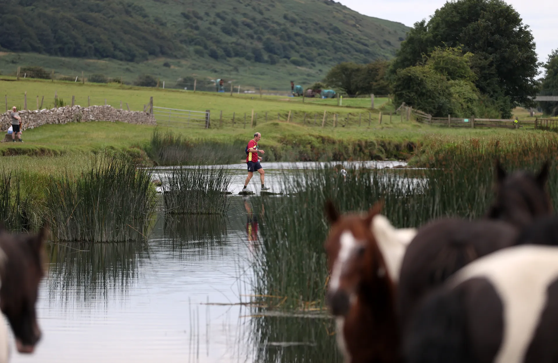 Runners on winter trails at Merthyr Mawr