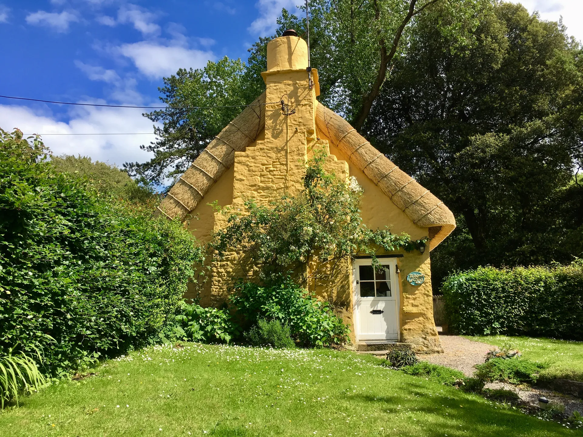 Diana Cottage with traditional thatched roof